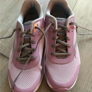 Saucony Kids Axon size 4 wide Sneakers Little Kid Big Kid